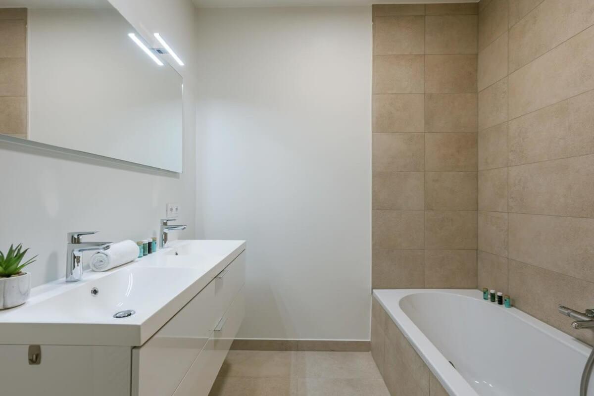 Huswell - Apartment With Terrace Close To The Sea ออสเทนด์ ภายนอก รูปภาพ